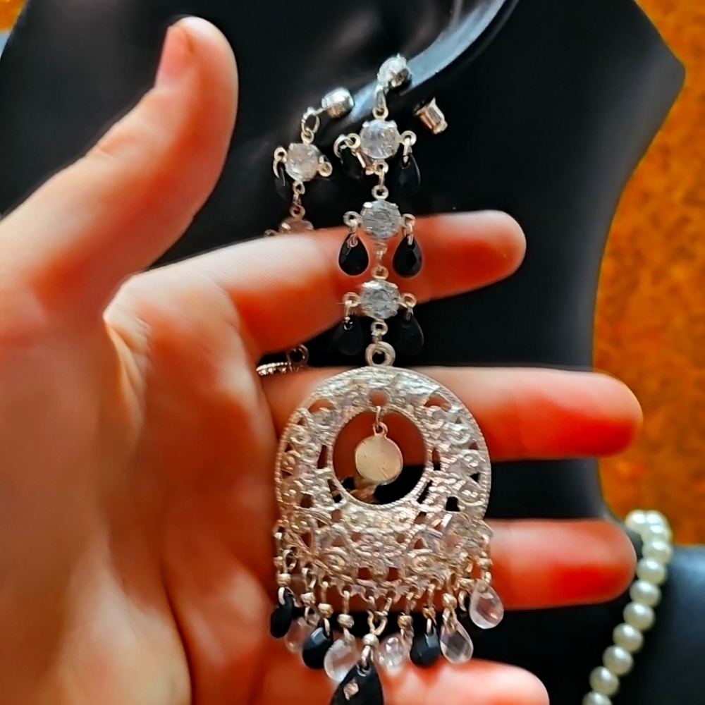 Black W/ Silver Tones jewlery set. Necklace, bracelet, earrings, Brooch, Ring - Picture 5 of 11